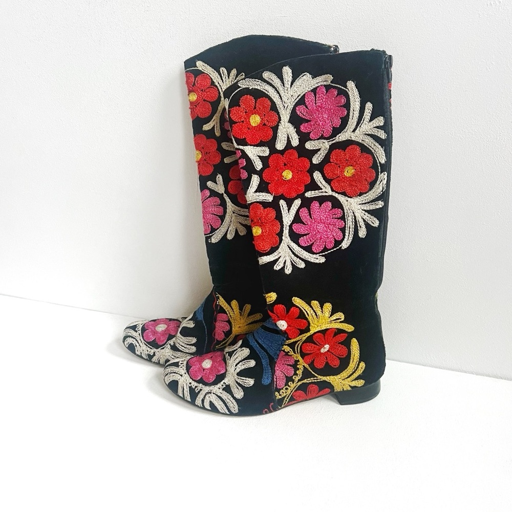 Galeri Cenzig | Tapestry Embroidered Boots